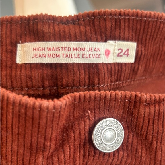 Levi’s High-Waisted Rust Corduroy Mom Jeans Tapered Leg Size 24 - Picture 2 of 15